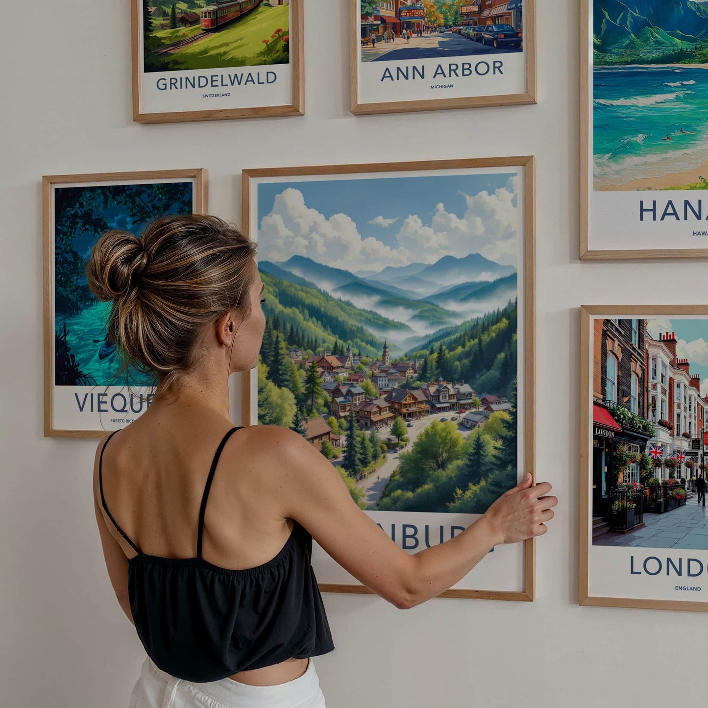 Gatlinburg Poster - Tennessee Travel Art - Smoky Mountains Town Wall Decor